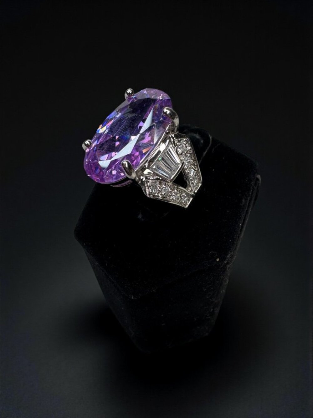 Purple Uranium Glass Cocktail Ring Silver Tone UV Reactive Size 7.25 Vintage